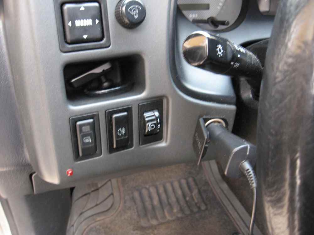 Подогрев рав 4. Toyota rav4 2008 кнопка люка. Блокировка дифференциала с кнопки Toyota RAV 4 первое поколение. Кнопка рав 4 2001 года. Кнопка Set под рулем Тойота рав 4.